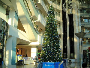 ホテルロビーのクリスマスツリー